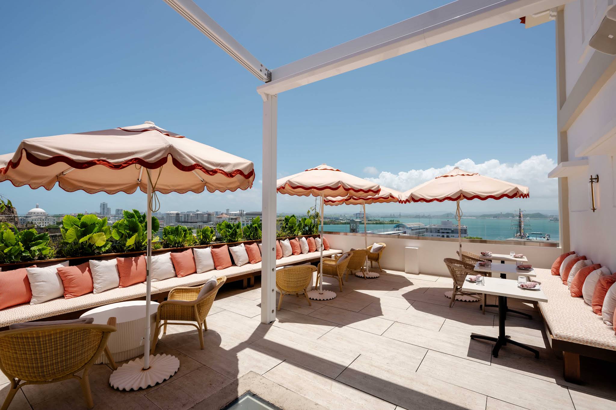 Mar y Rosa terrace