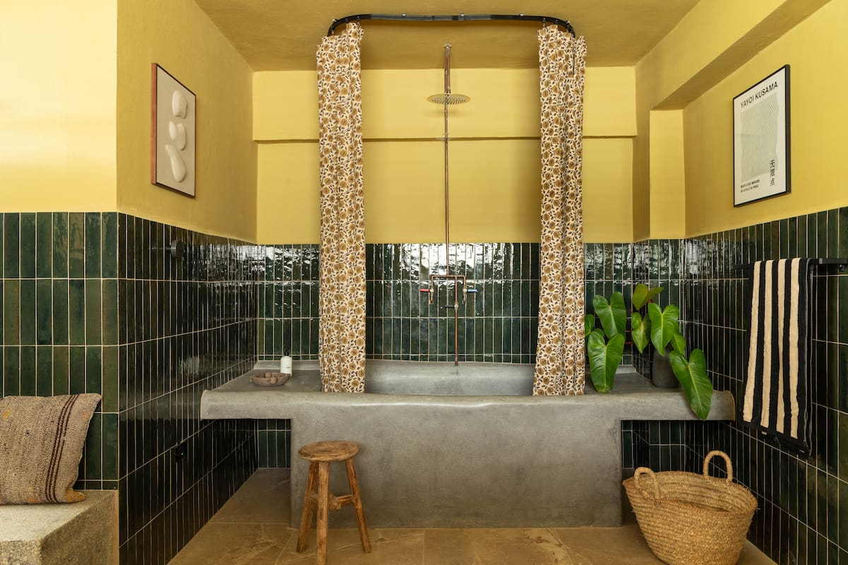 Room 4 bathroom