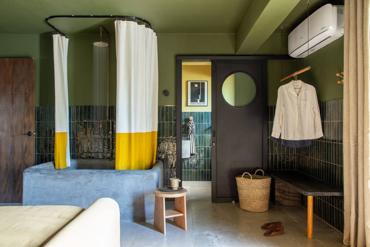 Room 5 bathroom